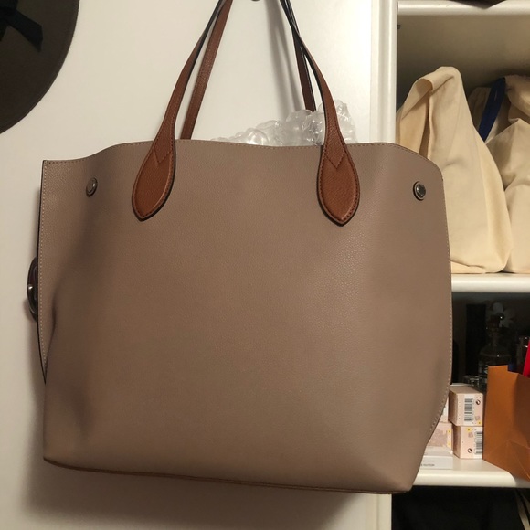 ⚜️Gorgeous Louis Vuitton Shoulder Lockme Tote ⚜️ - Picture 2 of 8